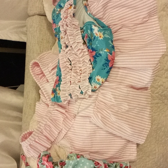 Swim wear and rash guards - Picture 3 of 4